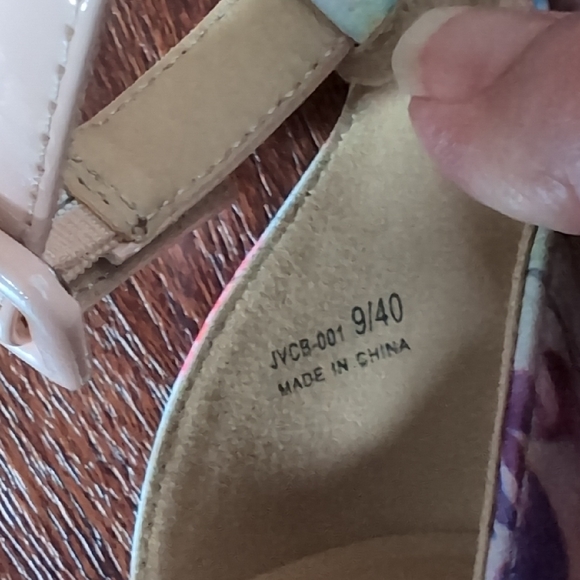 Chinese Laundry Pink Floral Block Heels - Picture 8 of 9